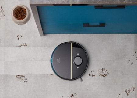 Vibrating mop removes footprints gently yet effectively